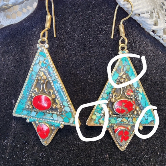 Tibetan triangle-shaped dangle earrings - Picture 7 of 9